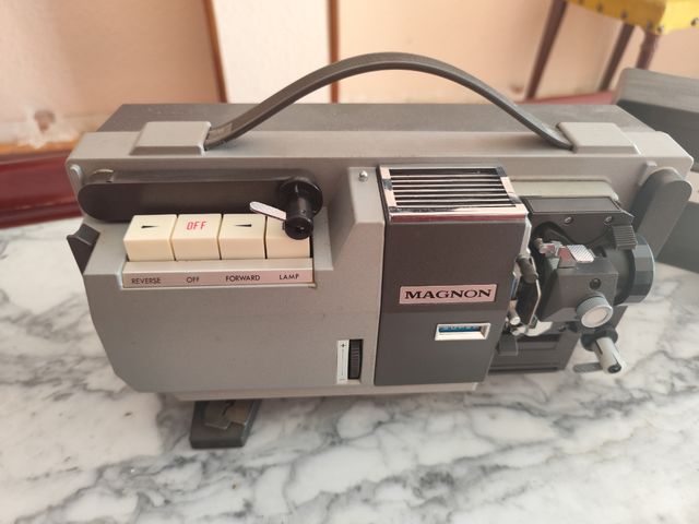 Proyector de Películas Magnon 8mm