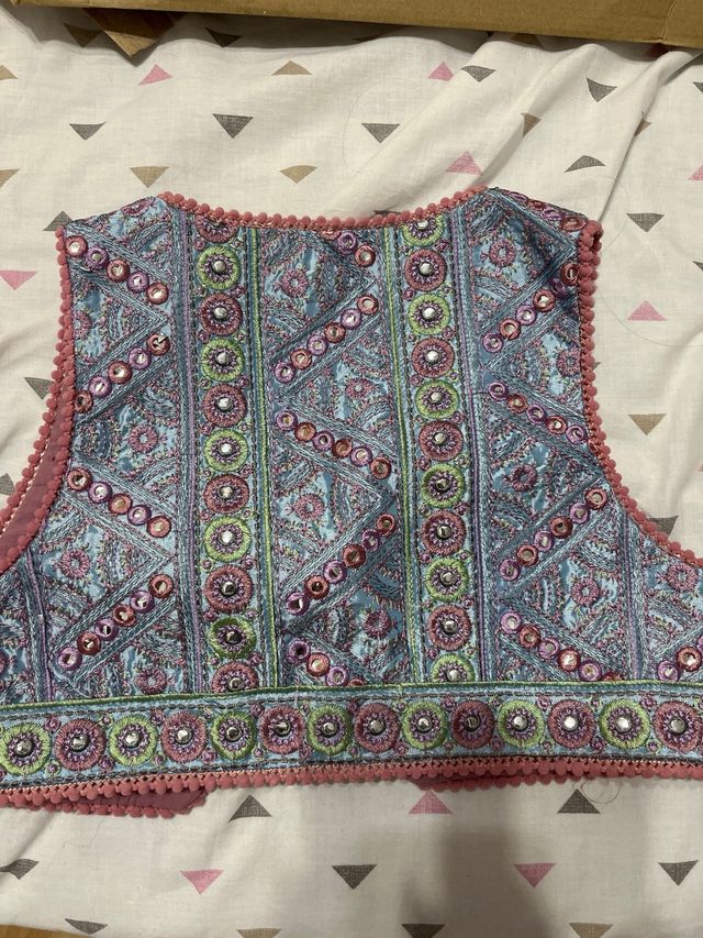 Chaleco Fantasía Bordado Chari&biss