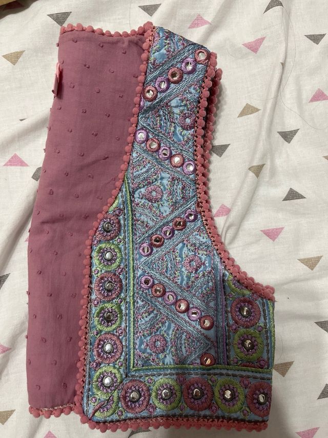 Chaleco Fantasía Bordado Chari&biss