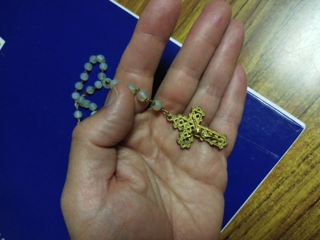 Rosario de cristal y metal dorado