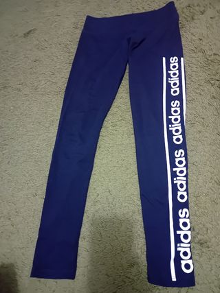 Mallas Adidas negras deportivas de tiro bajo.