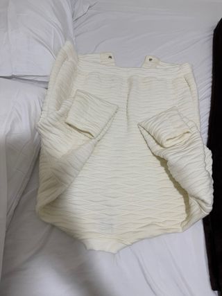 Chaqueta cream con detalles brillantes