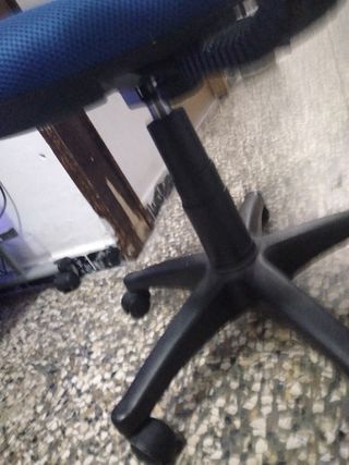 Silla de oficina azul y negra