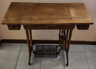 Máquina de coser antigua HEXAGON con mueble