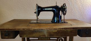 Máquina de coser antigua HEXAGON con mueble