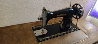 Máquina de coser antigua HEXAGON con mueble
