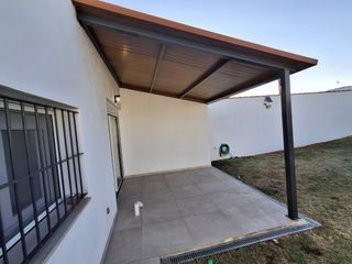 Cerramientos de aluminio con panel sándwich