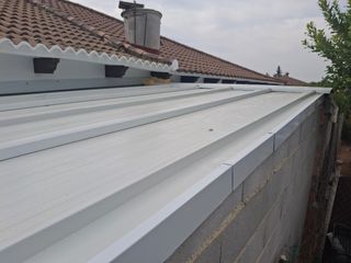 Cerramientos de aluminio con panel sándwich