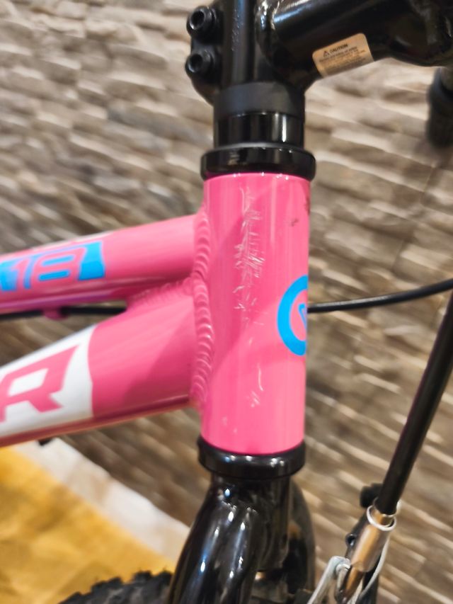 Bicicleta infantil Quer rosa con casco y guantes