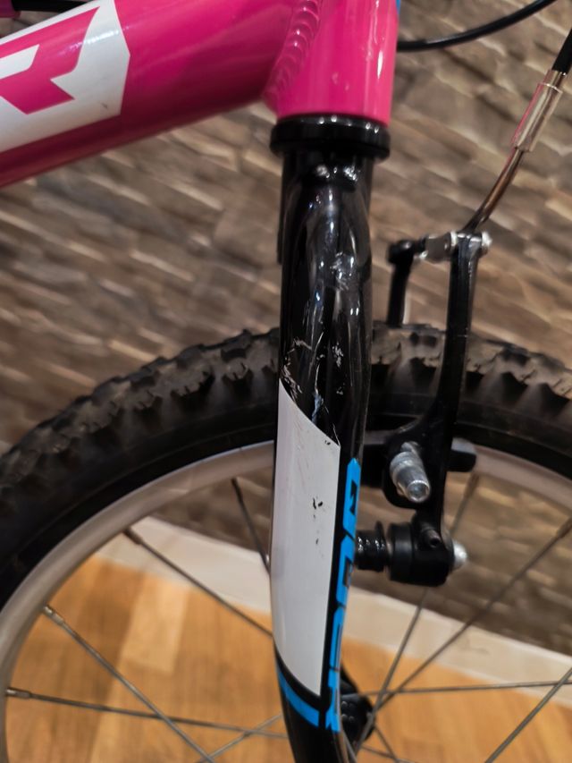 Bicicleta infantil Quer rosa con casco y guantes