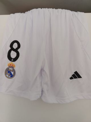 Camiseta Real Madrid Adidas Blanca 
Talla 18