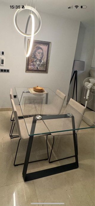 Mesa de comedor moderna con 4 sillas