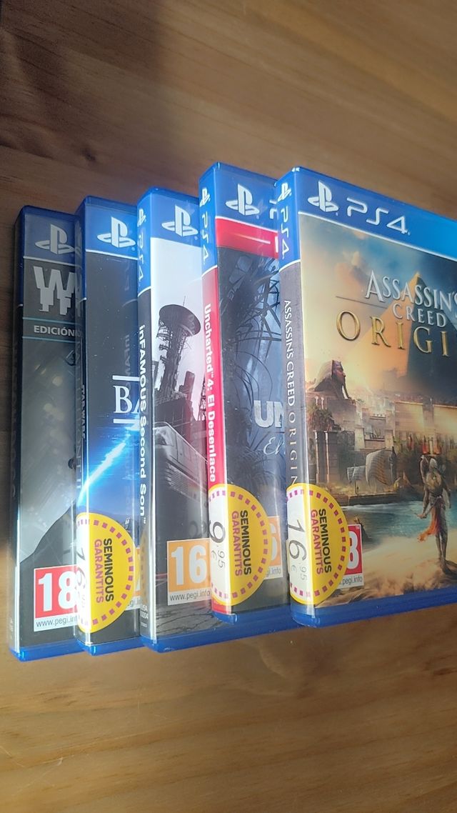 PS4 + 5 Juegos + Mando