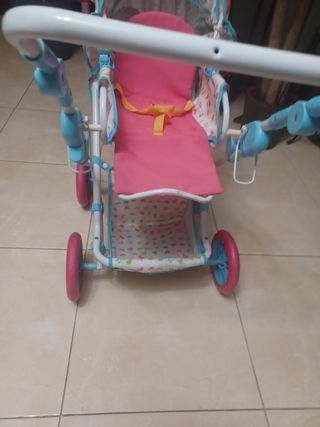 Carrito de muñecas rosa y blanco