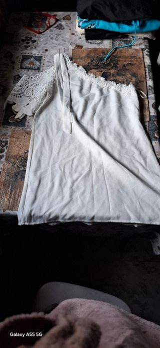 Blusa blanca con encaje