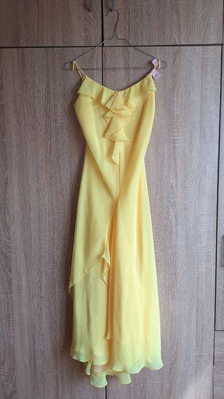 Vestido de fiesta amarillo con volantes