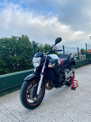 Suzuki GSR 600 Yoshimura.