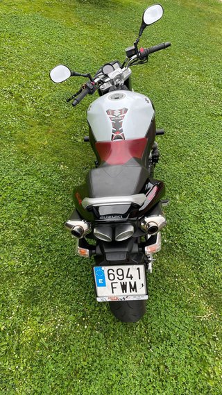 Suzuki GSR 600 Yoshimura.