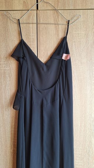Vestido fiesta negro con volantes