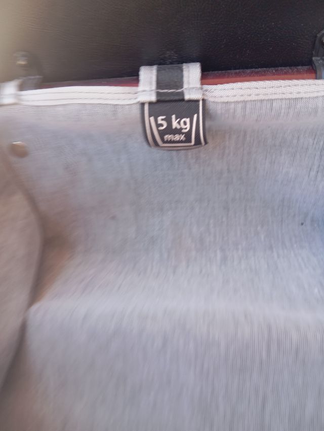 Andador de color rojo .