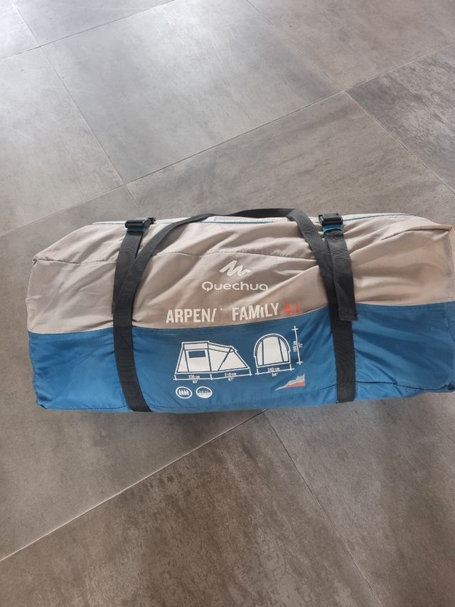 Tienda de campaña Quechua azul y beige