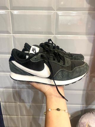 Deportivas Nike MD Negras Talla 38