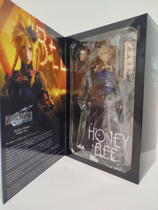 Final Fantasy VII Remake Cloud Dress Play Arts Kai