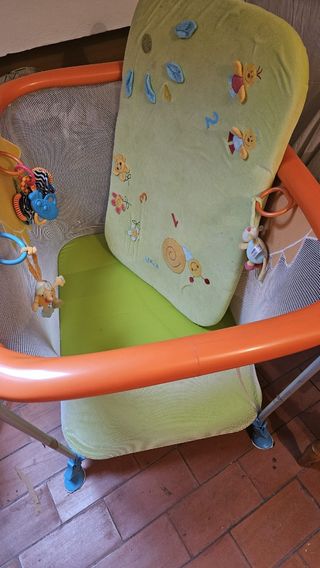 Parque infantil con juguetes