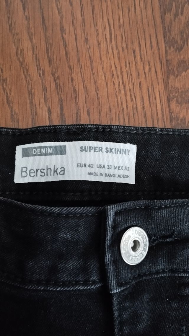 Vaqueros Bershka Negros