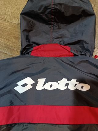 Vintage Chaqueta Lotto Ac Milan en très bon état 