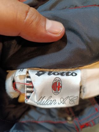 Vintage Chaqueta Lotto Ac Milan en très bon état 