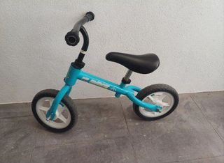 Bicicleta sin pedales azul para niño