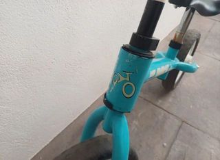 Bicicleta sin pedales azul para niño