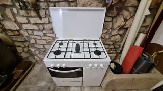 Cocina Corbero 5 fuegos y horno gas butano