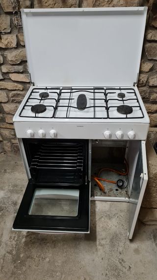 Cocina Corbero 5 fuegos y horno gas butano