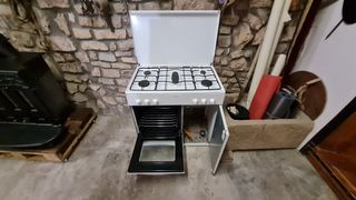 Cocina Corbero 5 fuegos y horno gas butano