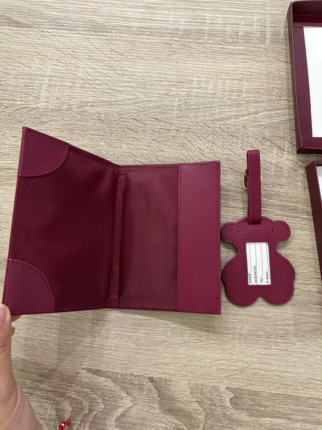 Portadocumentos viaje Tous