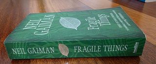 Fragile Things (en inglés)