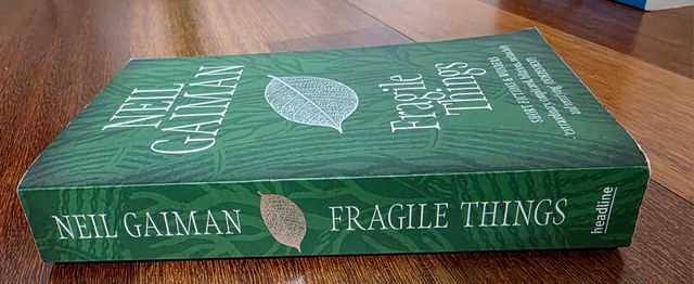 Fragile Things (en inglés)