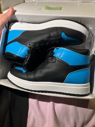Zapatillas nuevas sin estrenar
no tiene marca