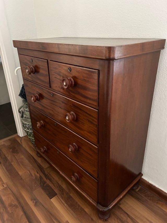 Cómoda de caoba con 6 cajones