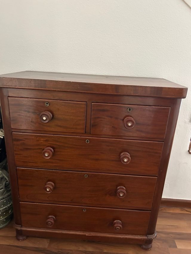 Cómoda de caoba con 6 cajones