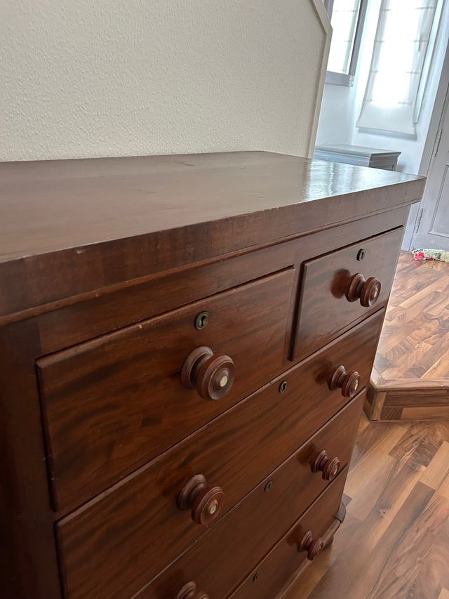 Cómoda de caoba con 6 cajones