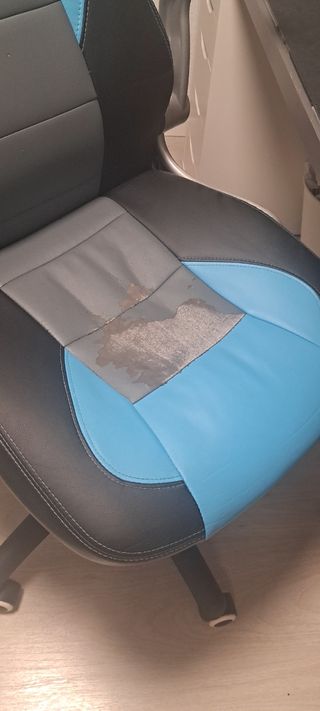 Silla gaming negra y azul