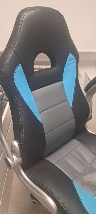 Silla gaming negra y azul