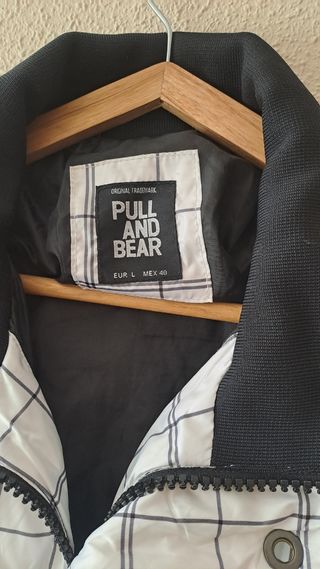 Cazadora Pull and Bear chico blanca cuadros