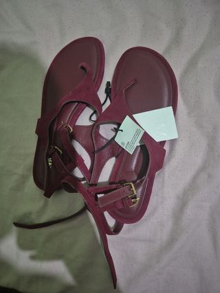 Sandalias ZARA rojas totalmente nuevas