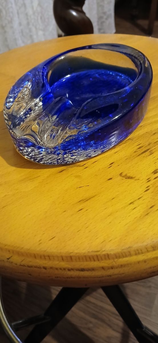 Posacenere in vetro blu