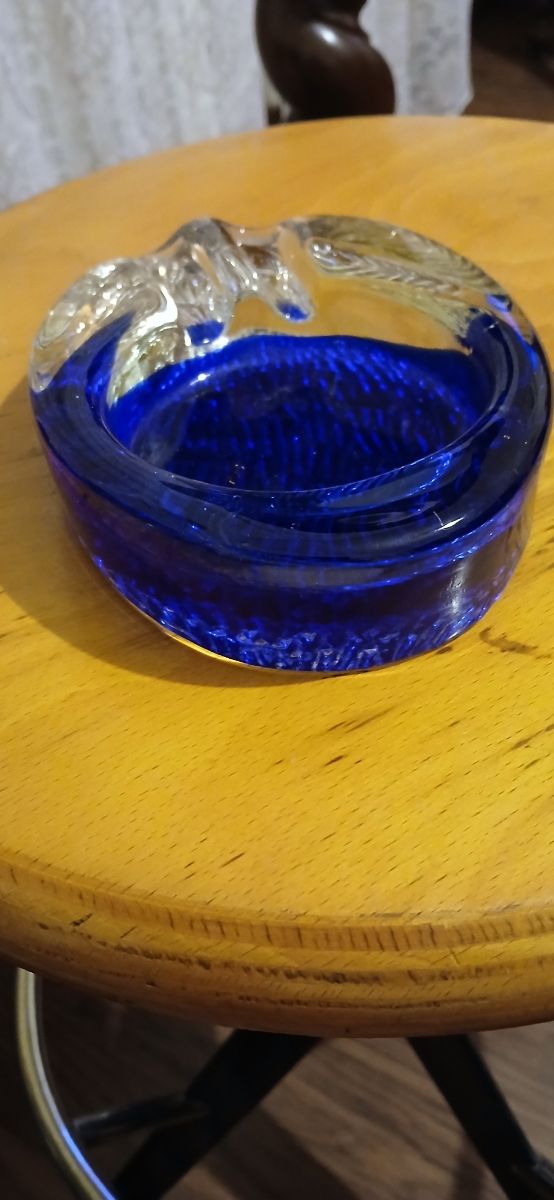 Posacenere in vetro blu