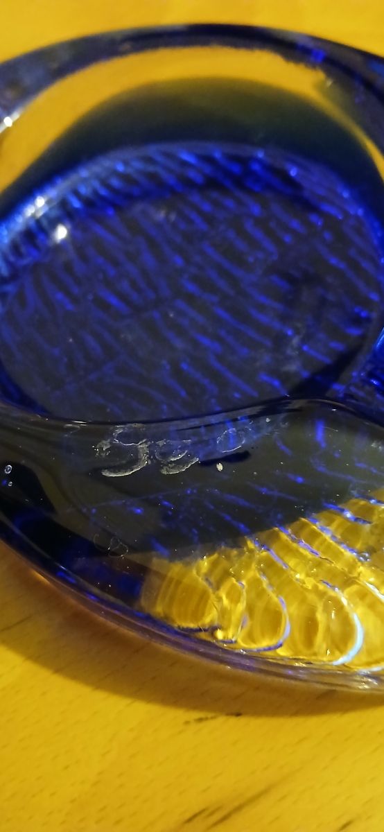 Posacenere in vetro blu